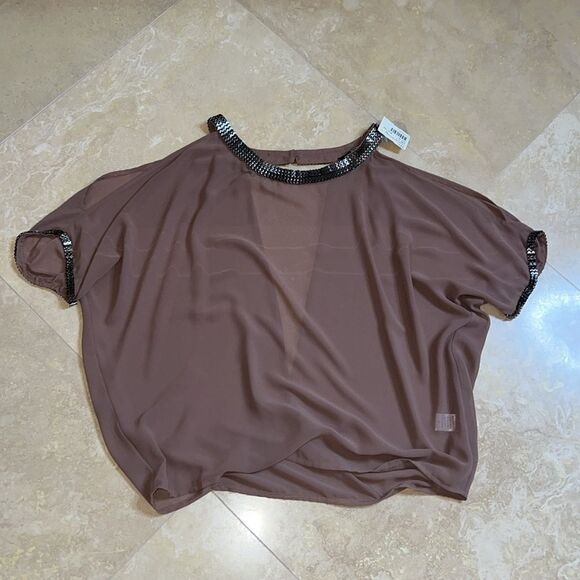 💕NWT Gorgeous blouse💕 - Picture 2 of 7